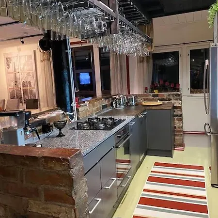 Vanha Ravintola Oelvin Suolatorilla - Vanhan Kanttorilan Yhteydessae Apartmán