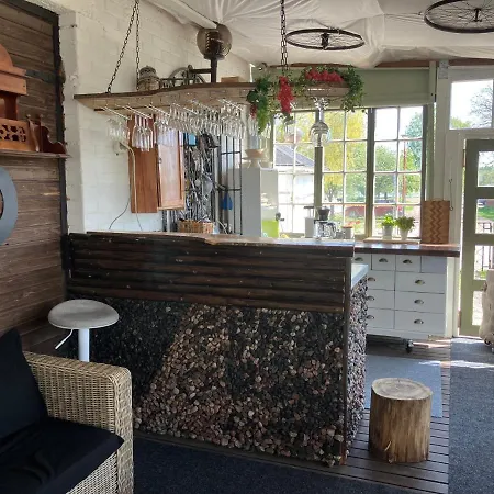 Apartament Vanha Ravintola Oelvin Suolatorilla - Vanhan Kanttorilan Yhteydessae *