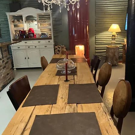 Vanha Ravintola Oelvin Suolatorilla - Vanhan Kanttorilan Yhteydessae Apartament *