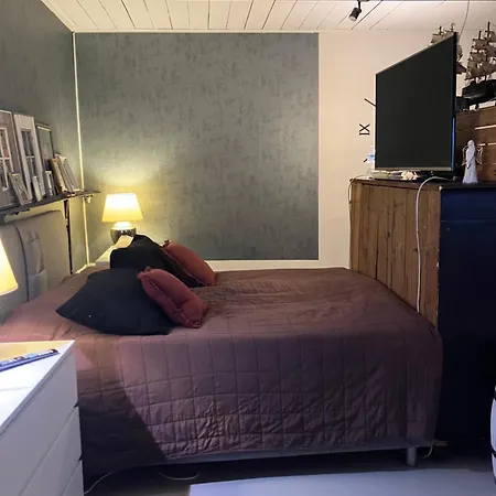 Vanha Ravintola Oelvin Suolatorilla - Vanhan Kanttorilan Yhteydessae Apartamento Loviisa