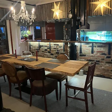 Apartmán Vanha Ravintola Oelvin Suolatorilla - Vanhan Kanttorilan Yhteydessae Loviisa